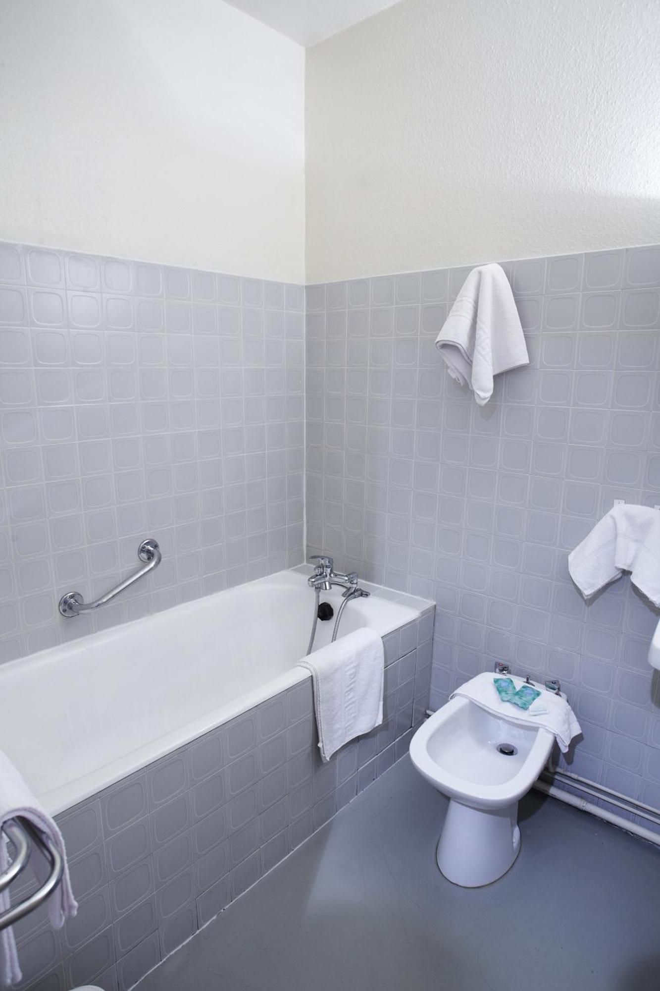 Hotel De Paris Bagneres-de-Luchon Bilik gambar