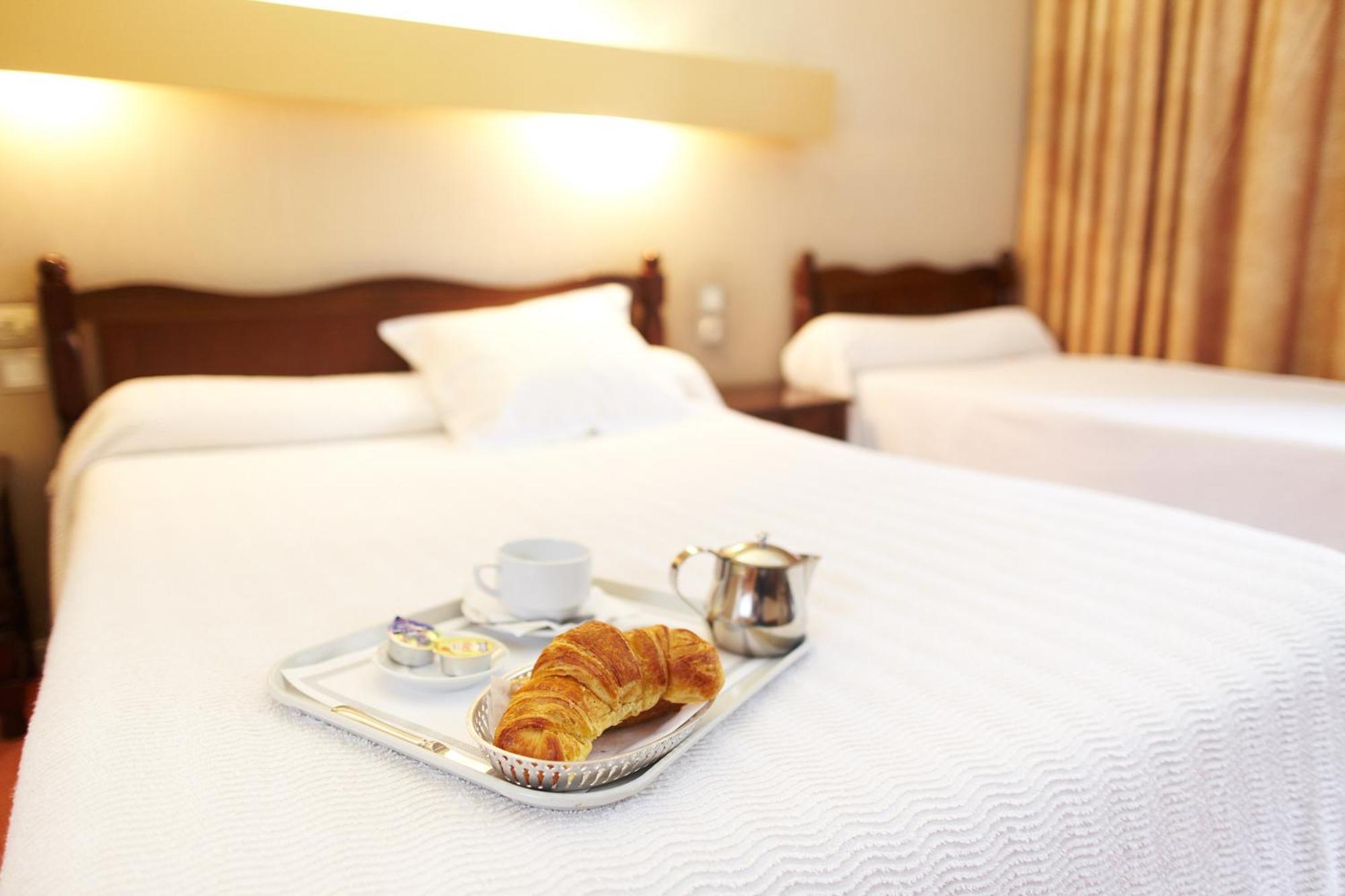 Hotel De Paris Bagneres-de-Luchon Bilik gambar