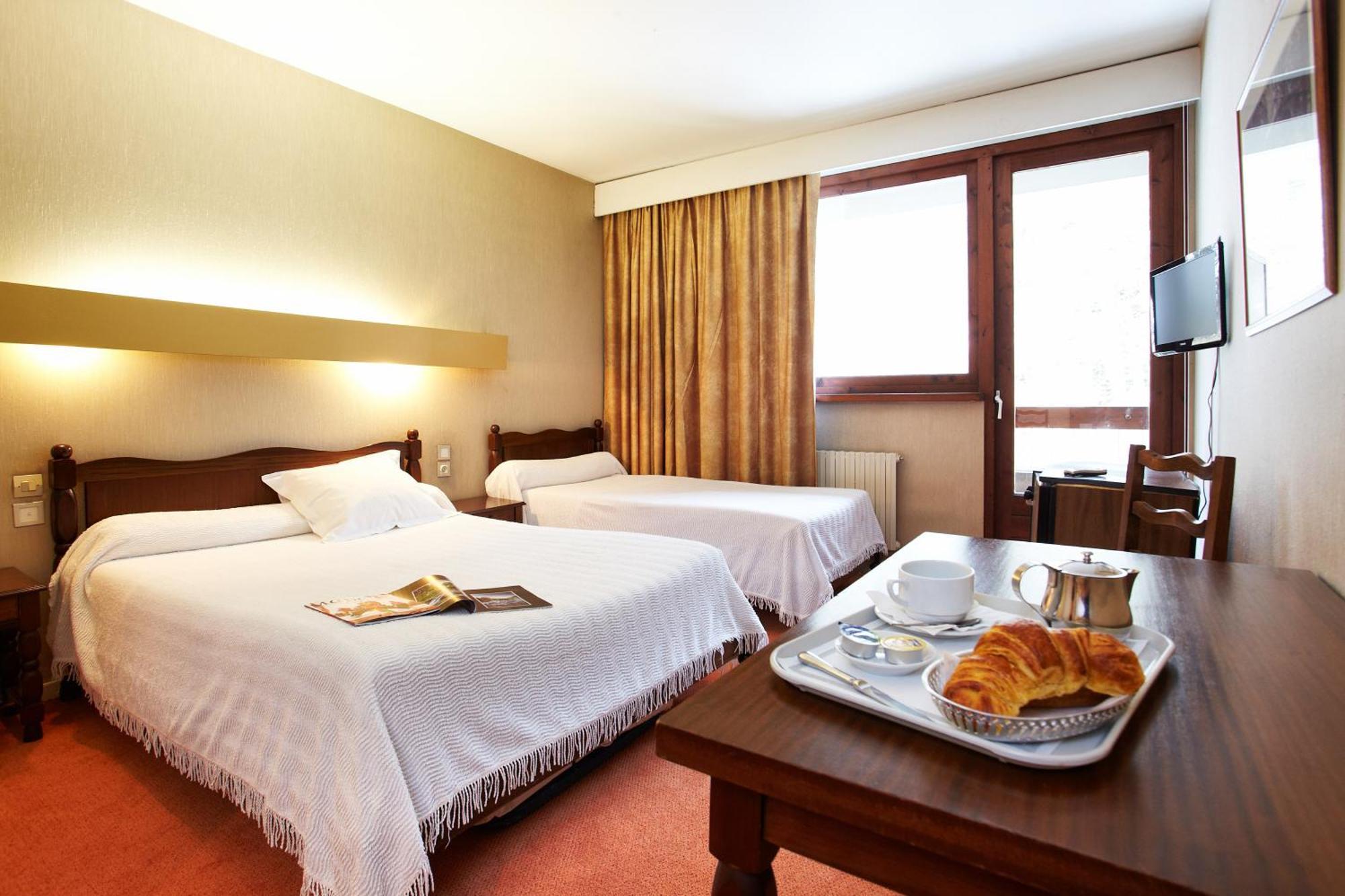Hotel De Paris Bagneres-de-Luchon Bilik gambar
